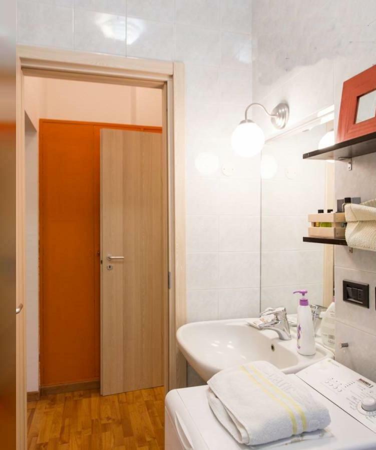 Isola Lagosta Apartment Милан Экстерьер фото